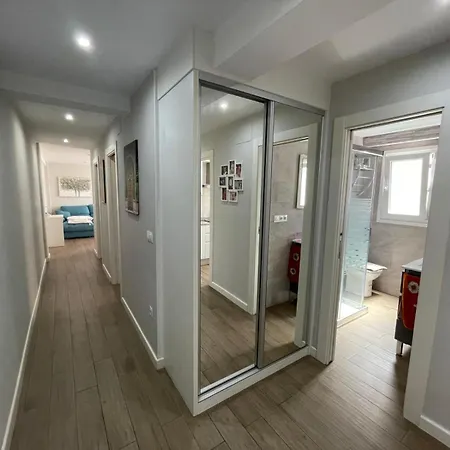 בית אירוח Cozy In Stylish Flat Just Steps From The