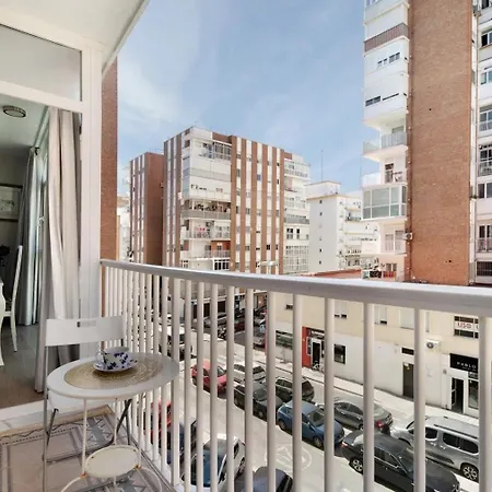 Cozy In Stylish Flat Just Steps From The בית אירוח *