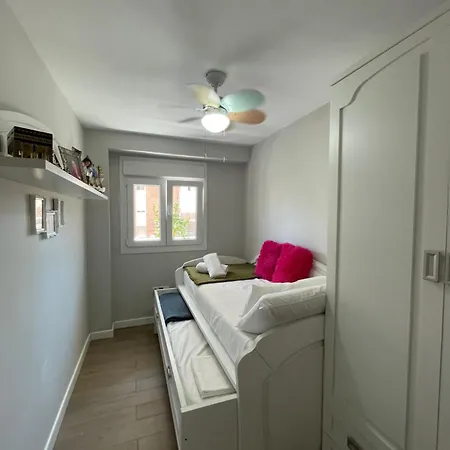 Cozy In Stylish Flat Just Steps From The Homestay szállás