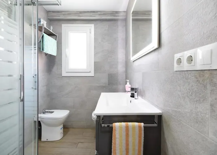 Cozy In Stylish Flat Just Steps From The בית אירוח