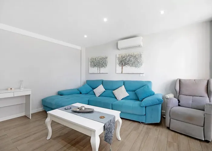 Cozy In Stylish Flat Just Steps From The בית אירוח