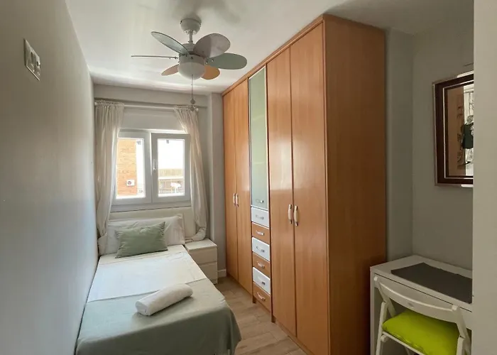 Cozy In Stylish Flat Just Steps From The * קדיז