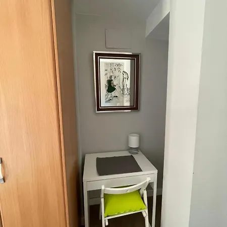Homestay Cozy In Stylish Flat Just Steps From The *