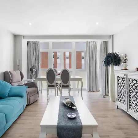 Homestay Cozy In Stylish Flat Just Steps From The