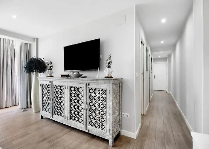 Cozy In Stylish Flat Just Steps From The *