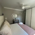Cozy In Stylish Flat Just Steps From The * קדיז