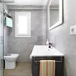 Cozy In Stylish Flat Just Steps From The בית אירוח