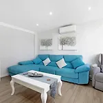 Cozy In Stylish Flat Just Steps From The בית אירוח
