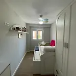 Cozy In Stylish Flat Just Steps From The בית אירוח *